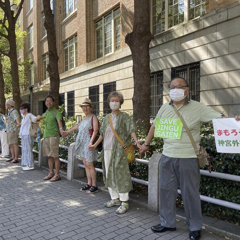 Protesters demand that Japan save 1000s of trees by revising a design plan for a popular Tokyo park